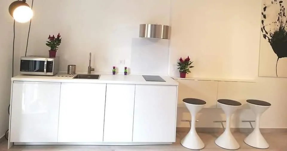 Lalli'S Flat Ачи Костелло Апартаменты